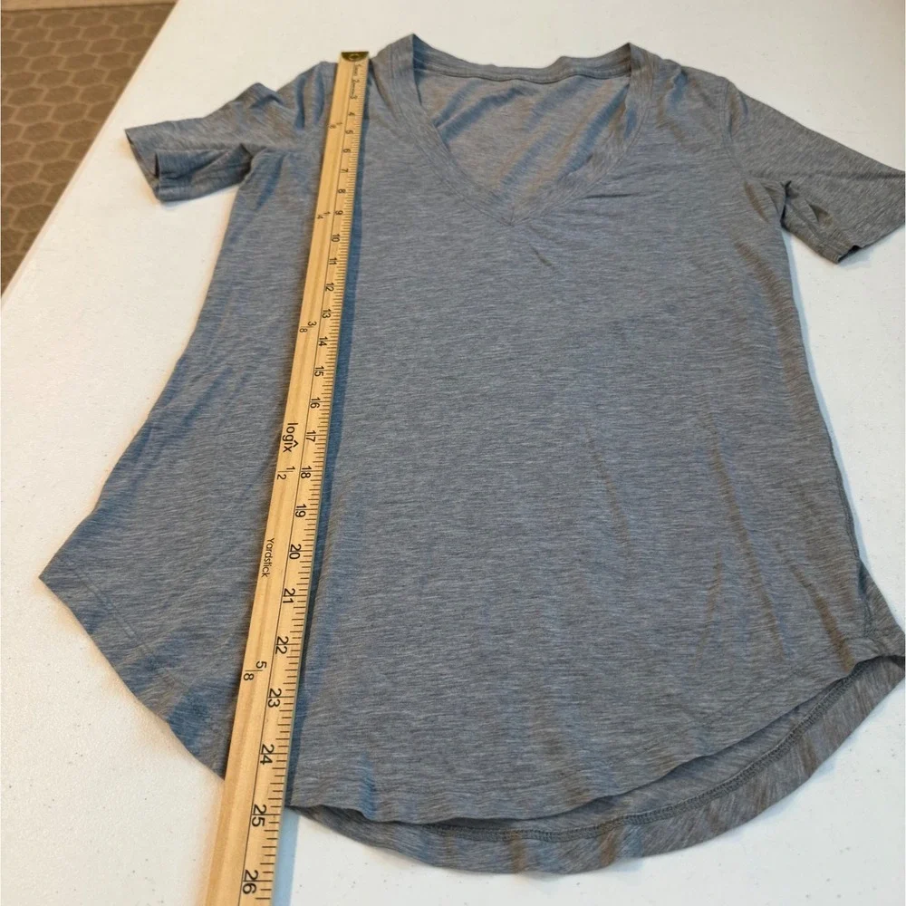 Lululemon Love Tee V-Neck Short Sleeve Heathered Grey Curved Hem  Pima Sz 6/8